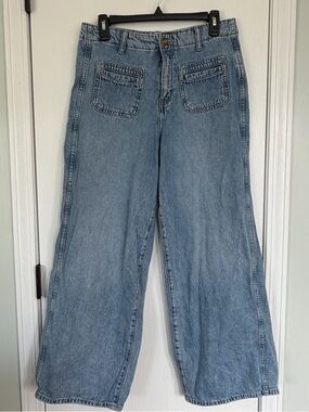 Old Navy high rise baggy wide leg jeans women’s 8 light blue wash EUC